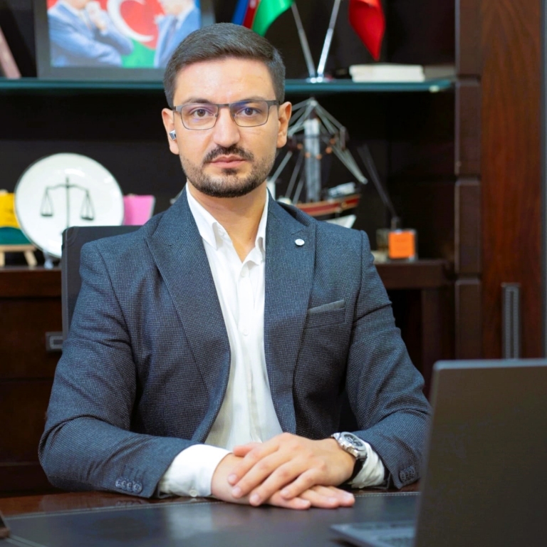 Bakıda vəkilə hücum edib xəsarət yetirdilər - FOTO