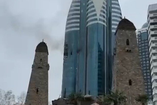 Ukrayna Qroznıda biznes mərkəzini vurdu