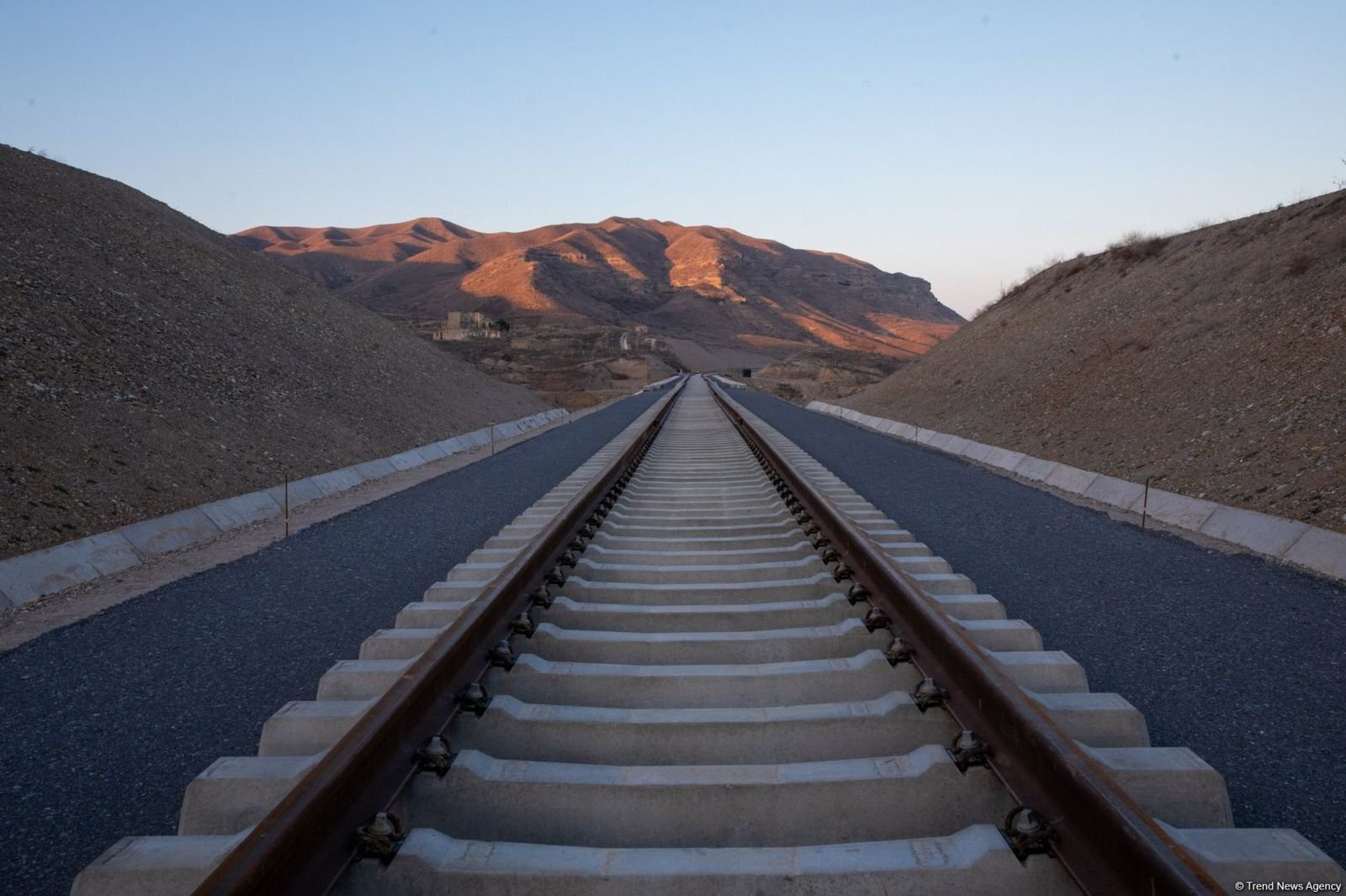 Naxçıvan dəmir yolunun illik yükötürmə qabiliyyəti 15 milyon ton təşkil edəcək