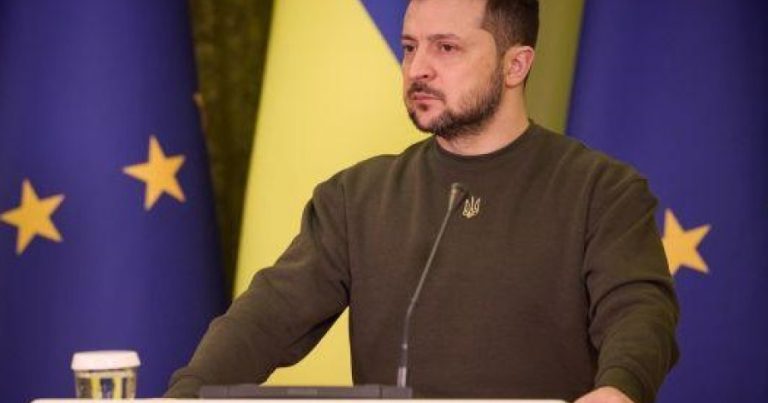 Zelenski Britaniyaya gedir