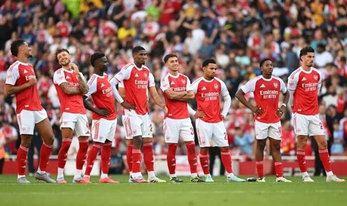 "Arsenal" 11 oyundan sonra yüksəldi