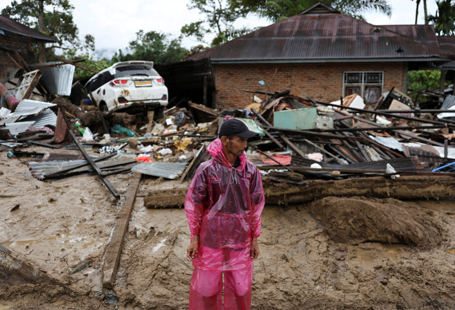 Daşqın və sürüşmə 900 can aldı