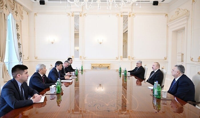 İlham Əliyev Qırğızıstan nümayəndə heyəti ilə görüşdü
