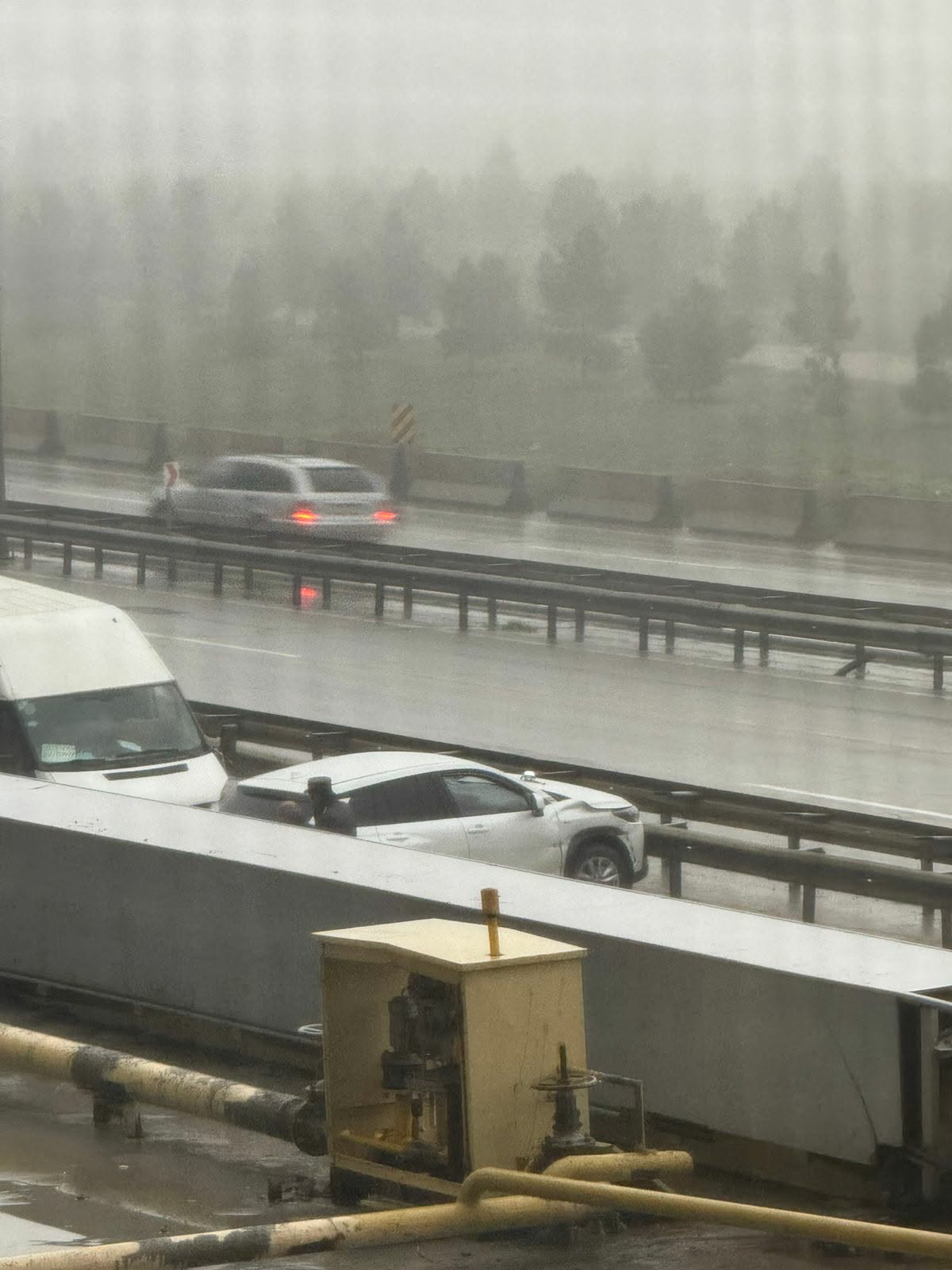 Yasamalda minik avtomobili yük avtomobilinə çırpıldı