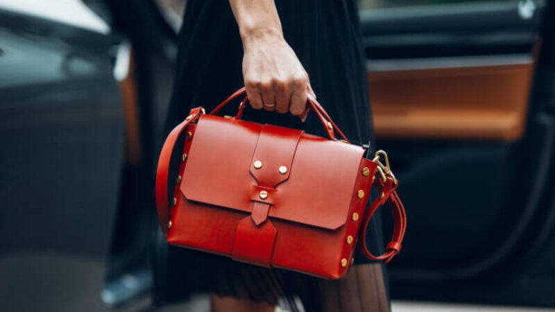 Bakıda pul tapdığı barədə telekanala məlumat verdi, cəzalandırıldı