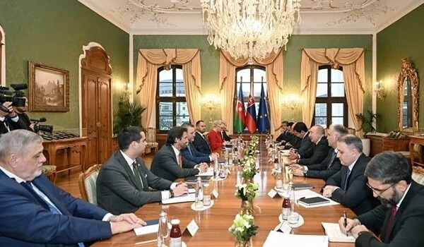 İlham Əliyev və Pelleqrininin geniş tərkibdə görüşü oldu