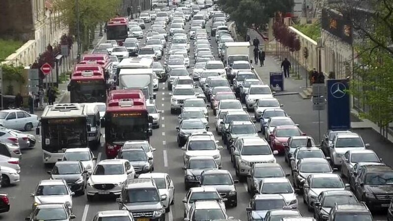 Bu yollarda tıxac var - SİYAHI