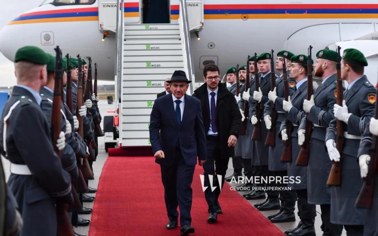 Paşinyan Almaniyadadır