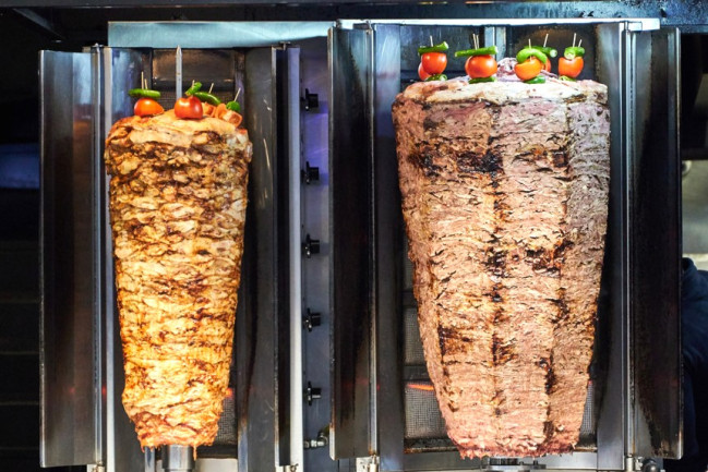 "Satılmayan ət sabaha saxlanılır" - Ekspert dönərlə bağlı riskləri açıqladı