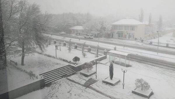 Bu ərazimizə qar yağır