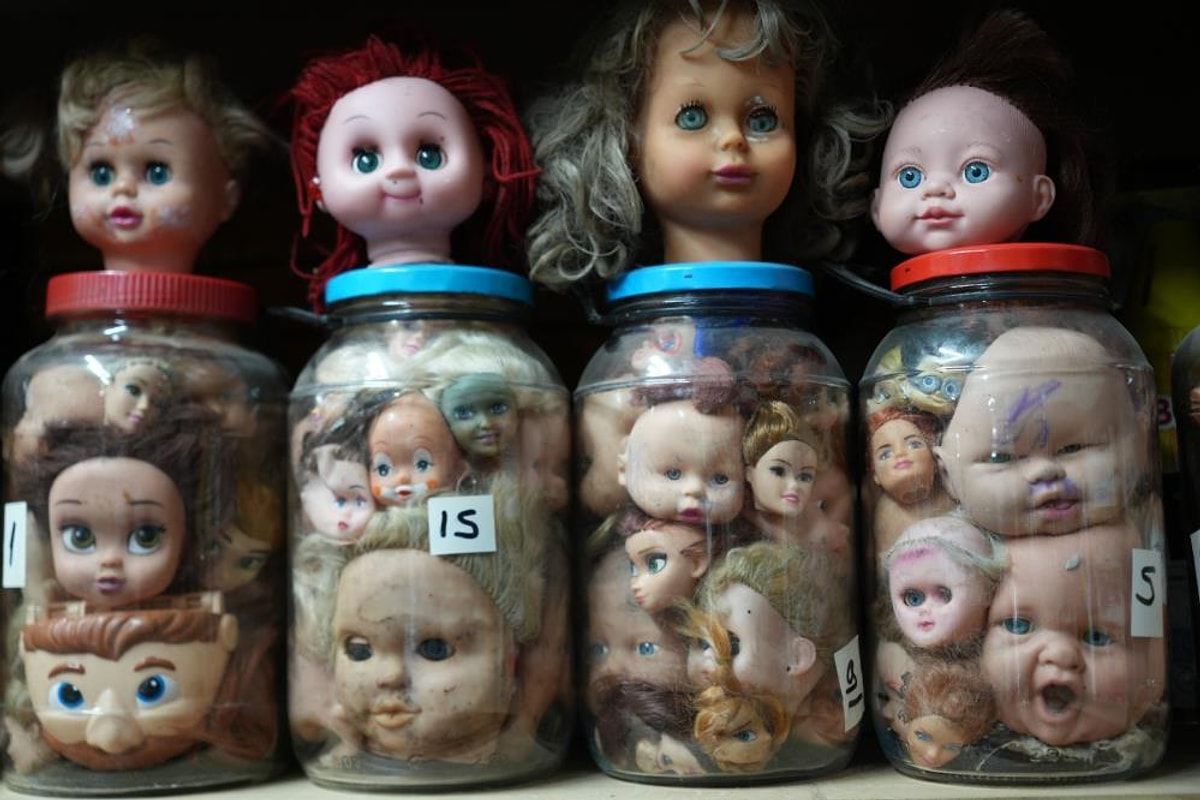 50 illik kukla başları: Tənha bir kişinin səssiz dostları