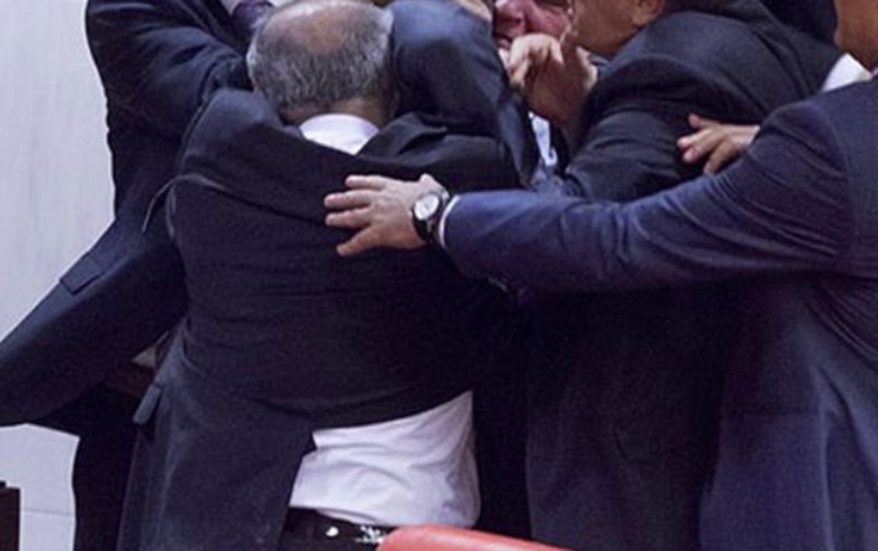 İcra başçısının müavini ilə dalaşan şəxs HƏBS EDİLDİ