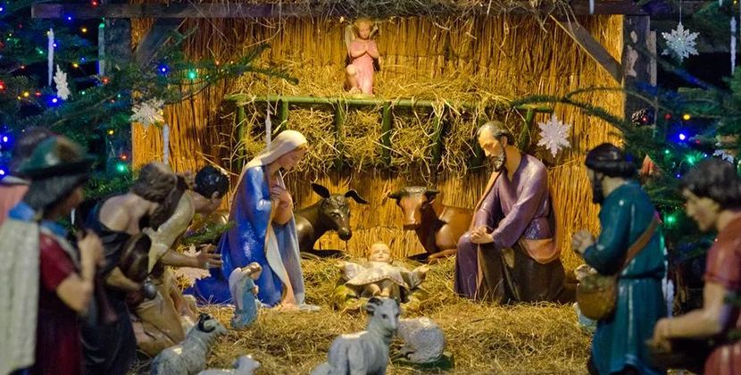 Milad fiqurunun içində gizləndi: Həbs Edildi