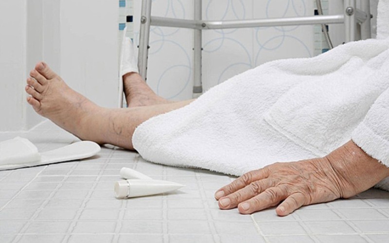 Şirvanda hamamda yıxılan qadın öldü