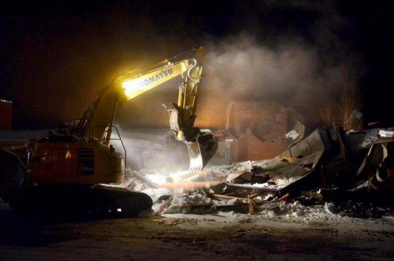 Bakının məşhur universitetində SÖKÜNTÜ BAŞLAYIR