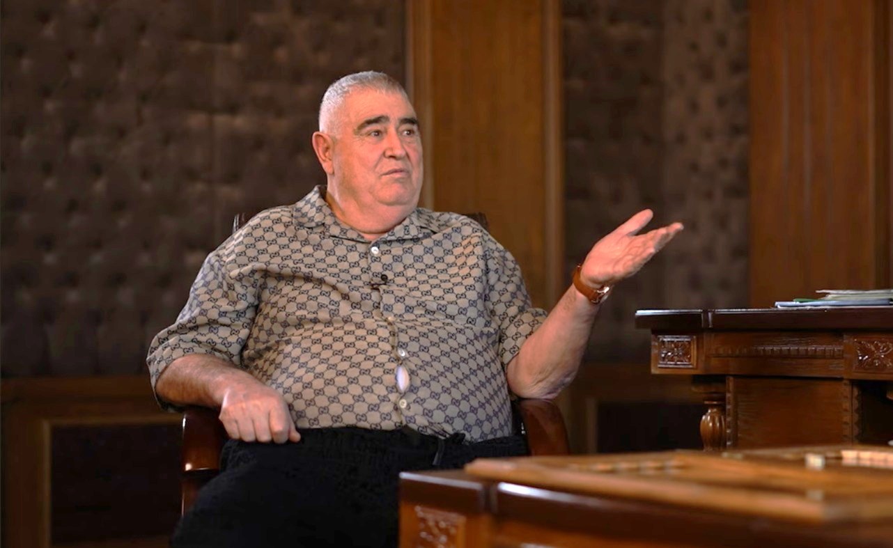 "Şərurlu İsfəndiyar"ın geyimi gündəm oldu, qiyməti şok etdi – Azərbaycanda yoxdur