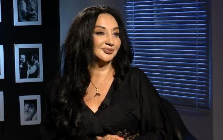 Xalq artisti müğənniliyə başlayır