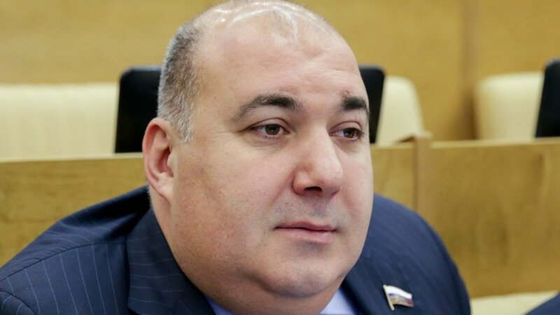 Rusiyada əmlakları əlindən alınan sabiq deputat axtarışa verilib