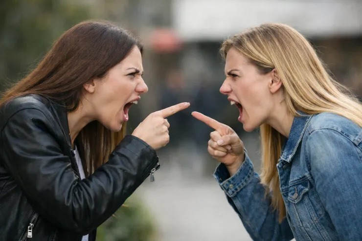 Sabirabadda qadınların ƏR DAVASI: Biri nazirliyin katibəsidir