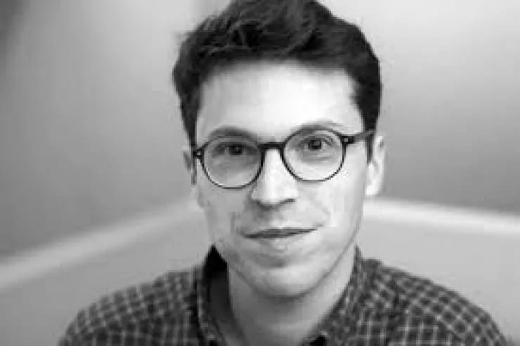 Tanınmış alim evində qətlə yetirildi