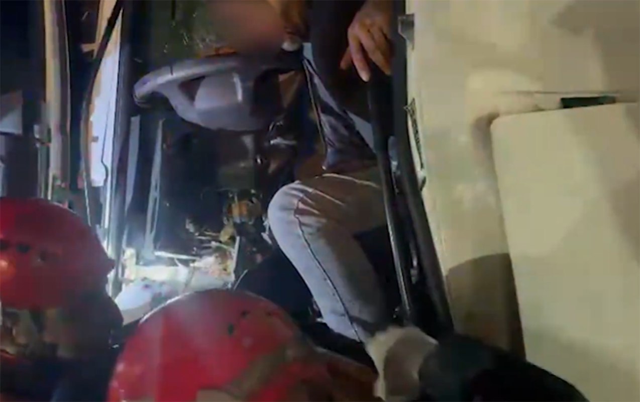 Lökbatanda ağır QƏZA: Sürücü belə xilas edildi – VİDEO