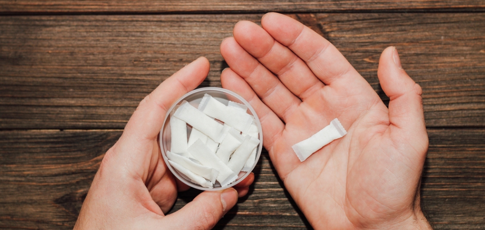 Məktəblilərin yeni bəlası "snus" - NECƏ QORUYAQ?