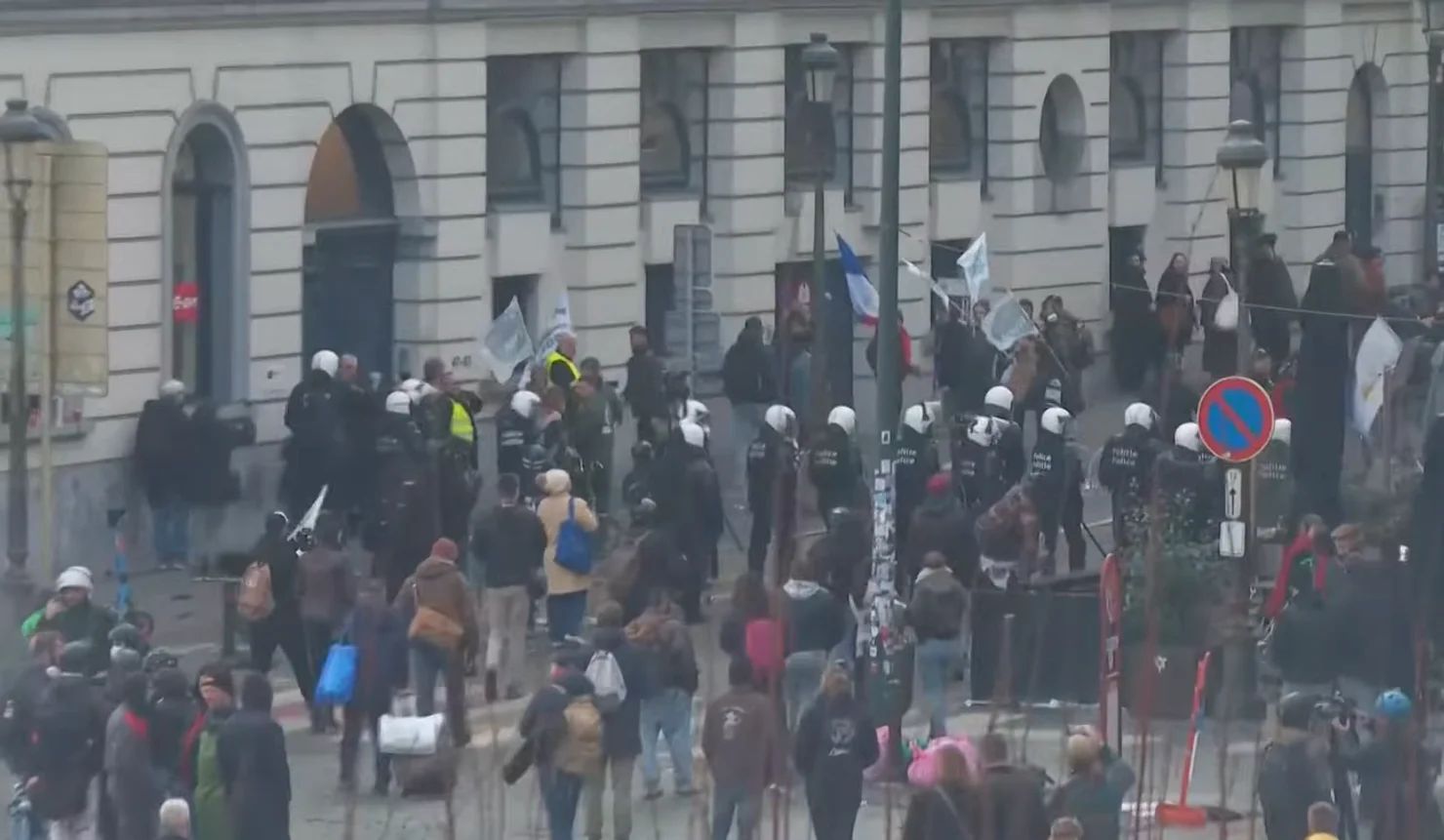 Brüsseldə fermerlərdən kütləvi etiraz