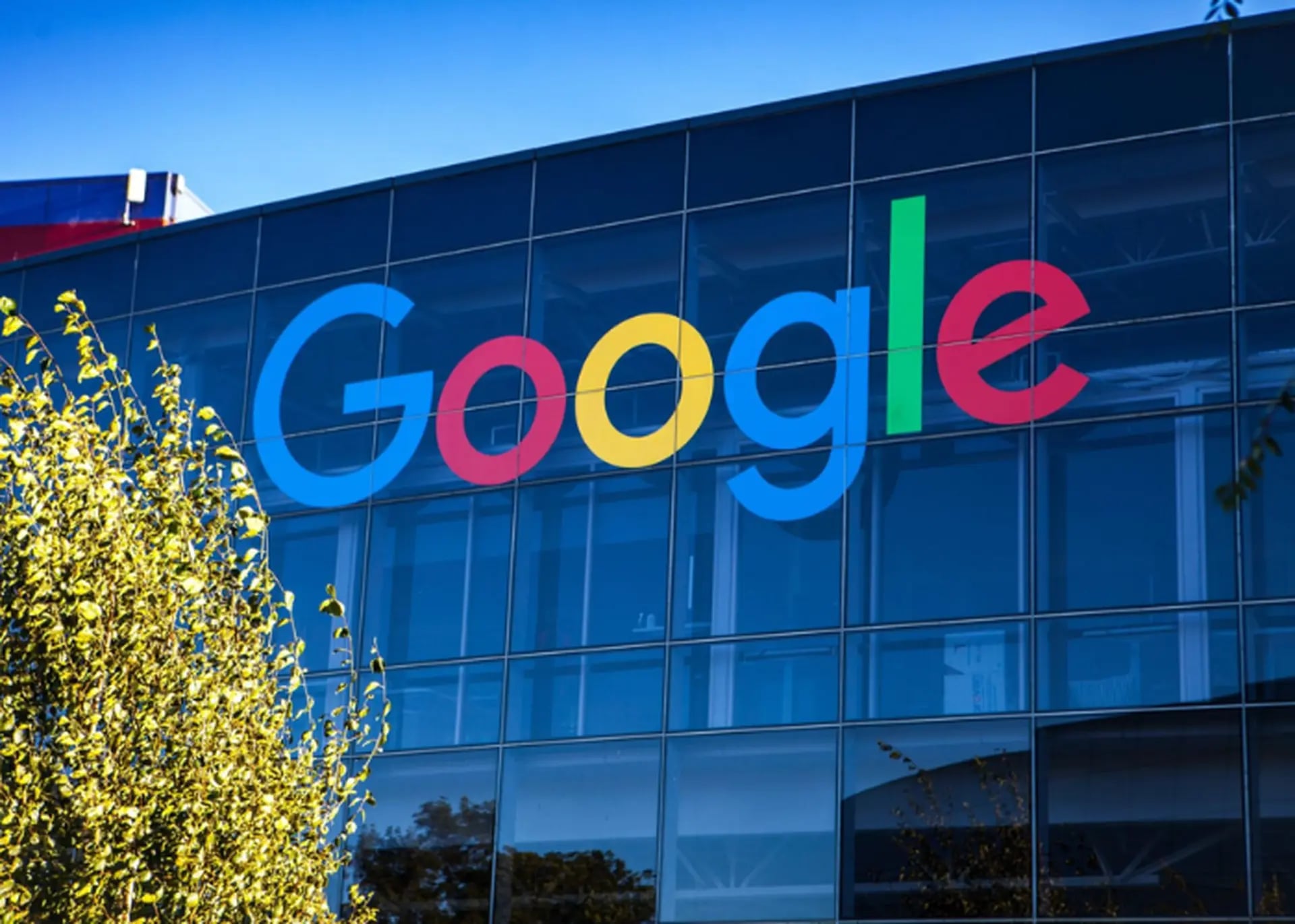 "Google" əməkdaşlarına xəbərdarlıq: ABŞ vizası ilə ölkədən çıxmayın