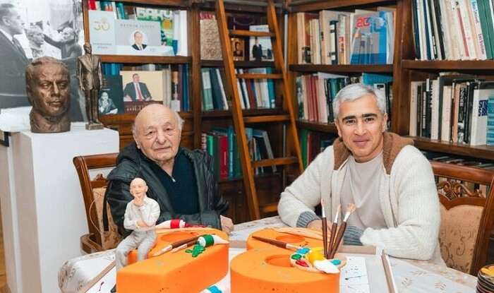 Prezidentin köməkçisi xalq rəssamını ziyarət etdi