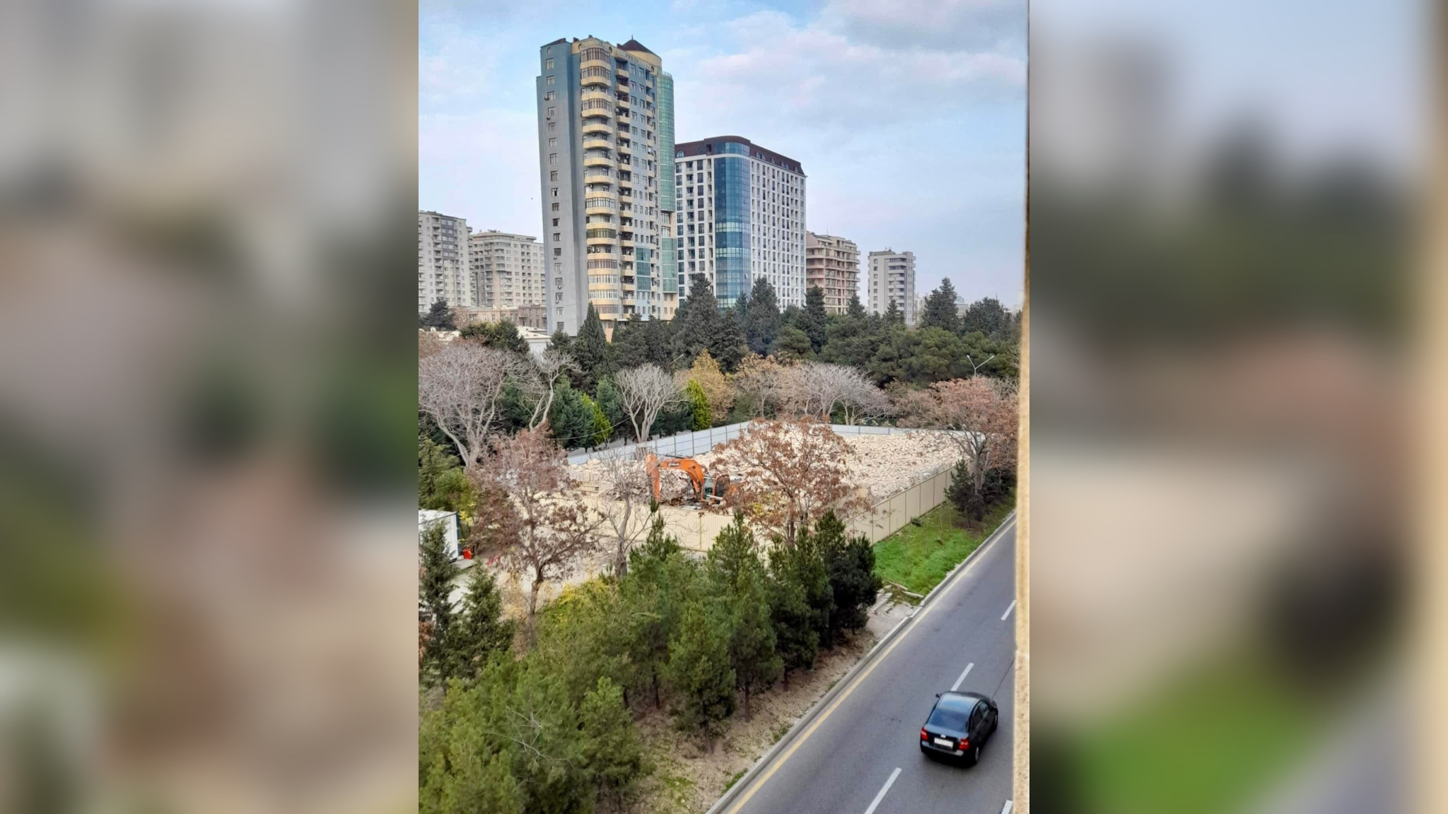 Bakının mərkəzində səssizcə "itən" park: Kim və nə üçün hasarlayıb?