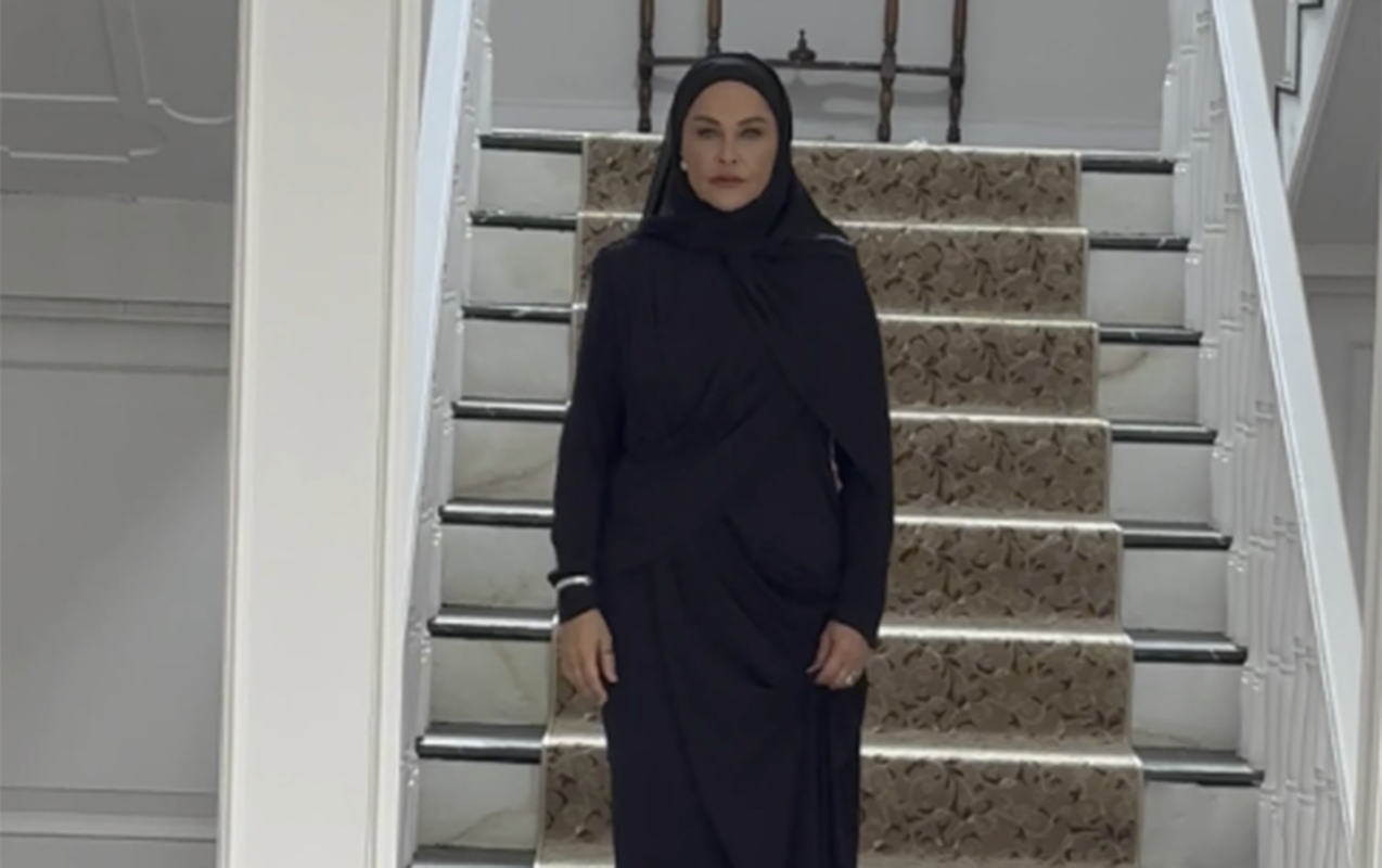 4 il sonra yeni serialı üçün hicab taxdı - FOTOLAR