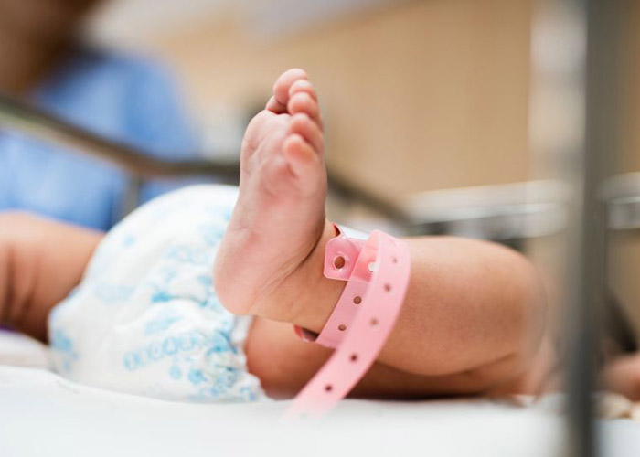 Boğazında qida qalan 2 aylıq körpə öldü