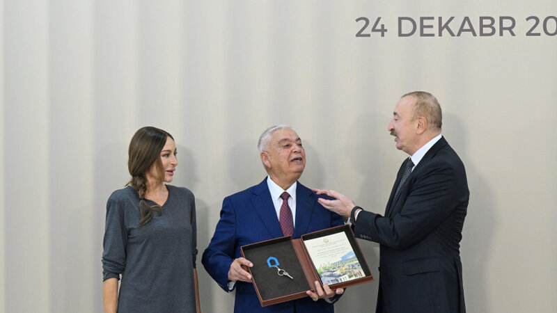 "Balaca Heydər böyüyüb, iki oğlu var" - Prezidentlə Ağdam sakininin maraqlı dialoqu