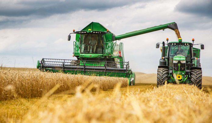 Körpü uçdu, kombayn kanala aşdı: Ölən var