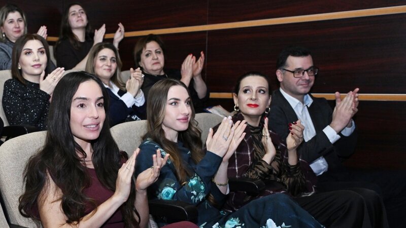 Leyla və Alena Əliyeva "Romeo və Cülyetta" tamaşasını izlədilər