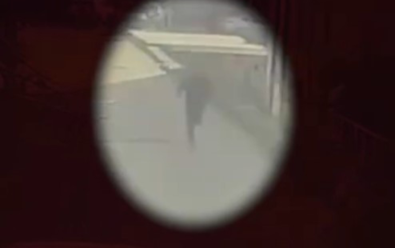 Avtobusda sürücünün telefonunu götürüb qaçdı - VİDEO