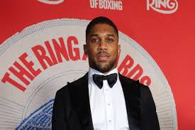 Tanınmış boksçu ağır qəzaya düşdü, 2 nəfər öldü - FOTO