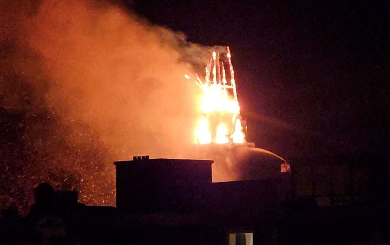 Amsterdamda 150 illik kilsə Yeni il gecəsi yandı