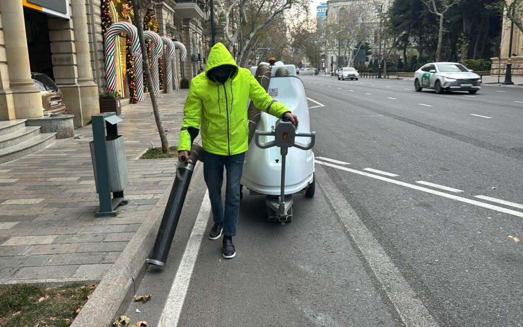 Bakı Yeni ilin səhərini təmiz və səliqəli qarşıladı - Fotolar