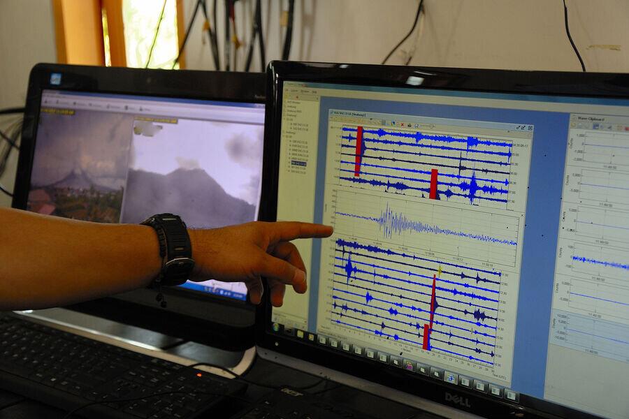 6,4 bal gücündə zəlzələ bu ölkəni silkələdi