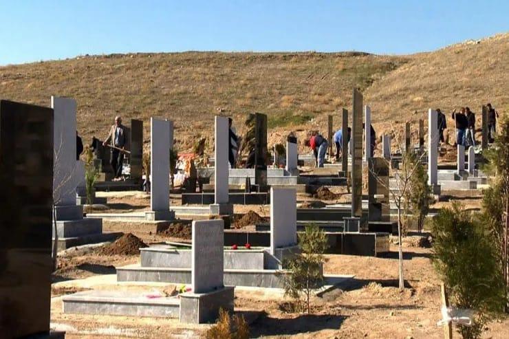 Naxçıvan qəbiristanlığında DAVA: güldanla sümüklərini qırdı