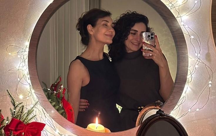 Əməkdar artist qızı ilə arxiv fotosunu paylaşdı