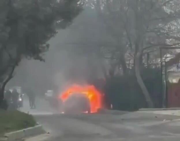 Binəqədidə avtomobil yandı – VİDEO