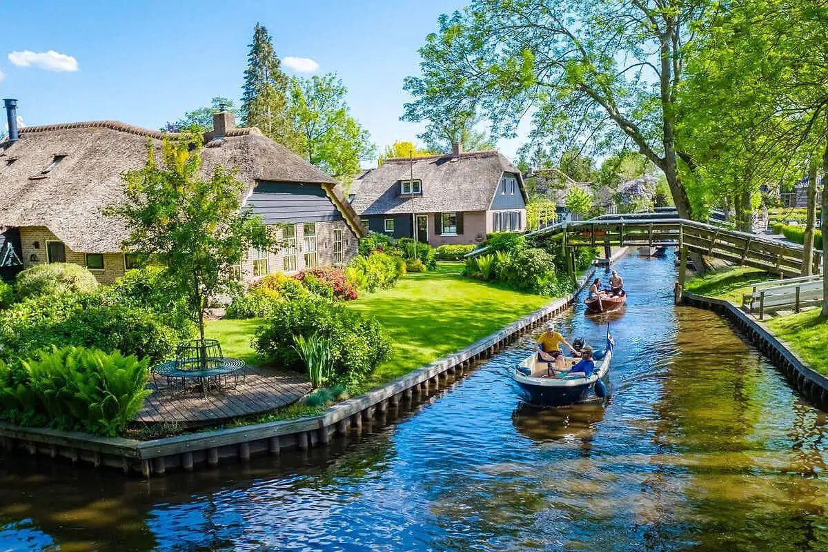 Sükutun ünvanı: 180 körpülü nağıllar kəndi