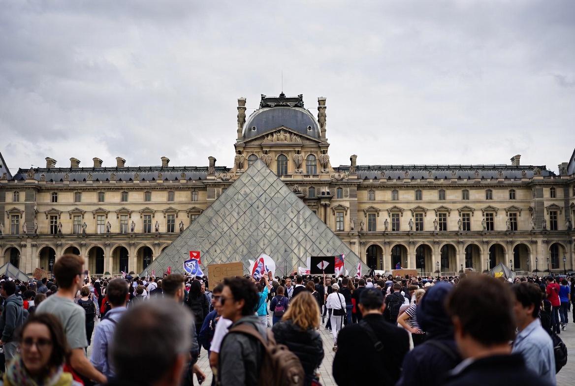 Luvr muzeyi bağlandı