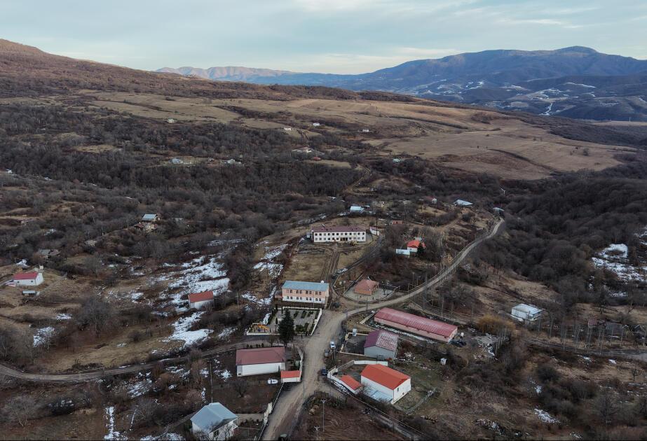 İlham Əliyev Çapar kəndində görülmüş işlərlə tanış olub