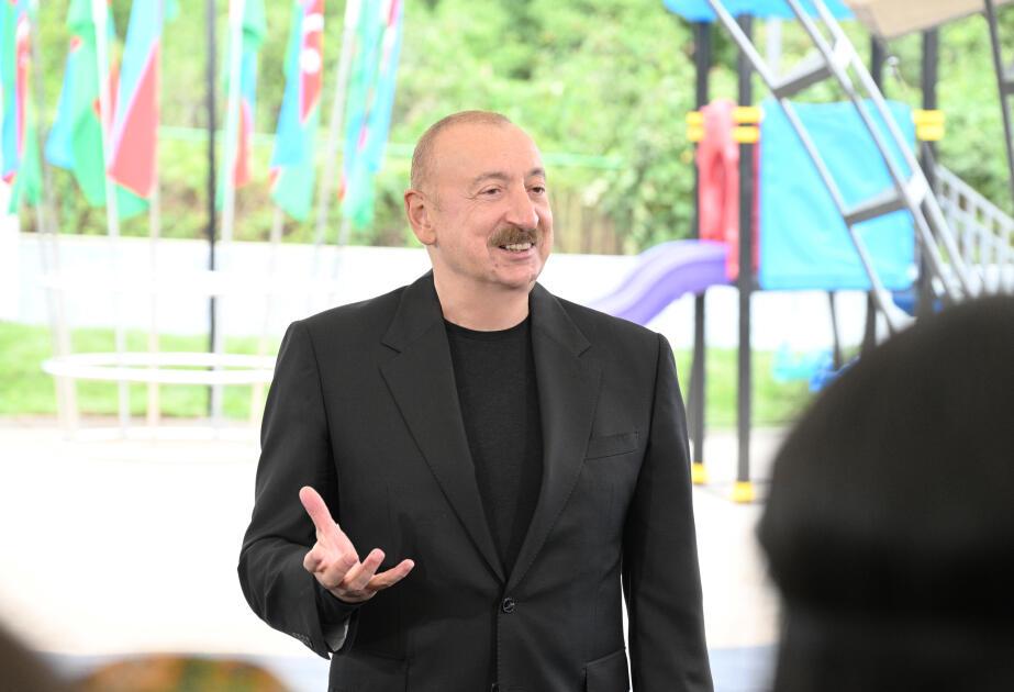 Prezident Ağdərənin Aşağı Oratağ kəndində Aşağı Oratağ, Çıldıran, Heyvalı və Çapar kəndlərinin sakinləri ilə görüşüb