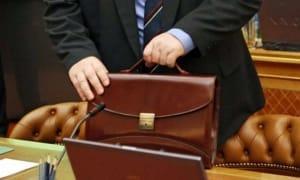 Maliyyə Nazirliyinin yüksək vəzifəli əməkdaşı İŞİNİ İTİRDİ