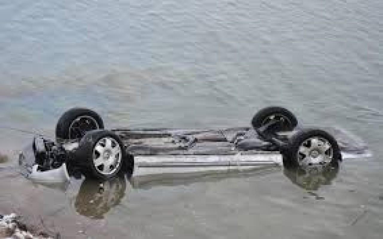 Avtomobil kanala düşdü -Ölən var