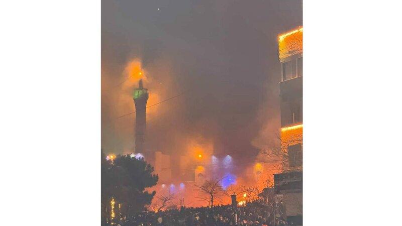 İranda 50-dən çox məscid yandırılıb